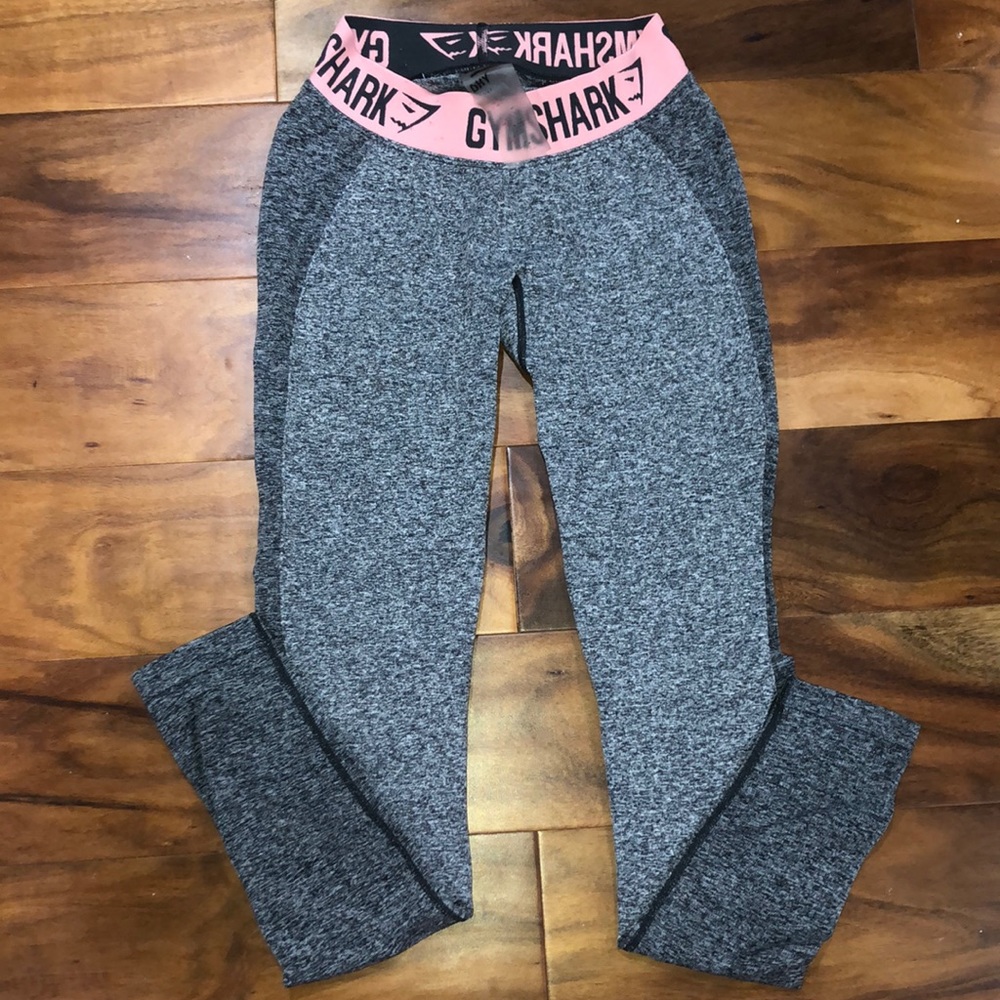 Gym shark leggings. SIZE XS.